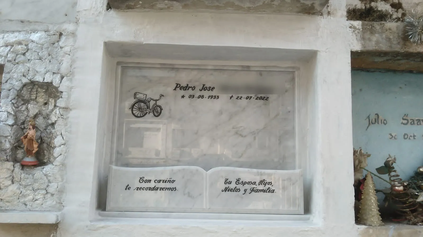 Lápida instalada en Cementerio General