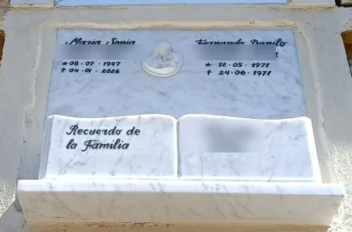 Lápida instalada en Cementerio General