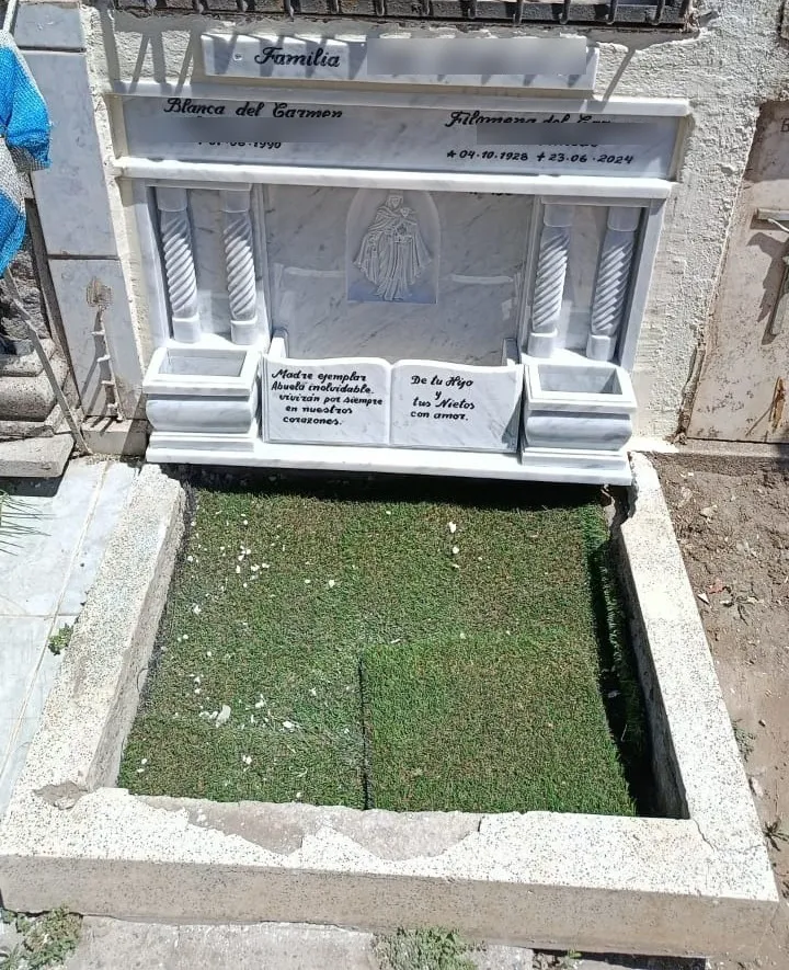 Lápida instalada en Cementerio General