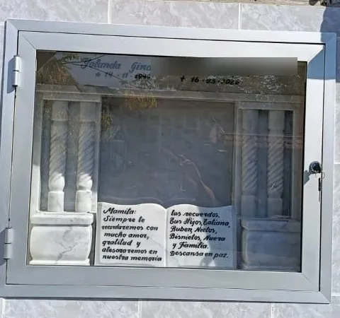 Lápida instalada en Cementerio General