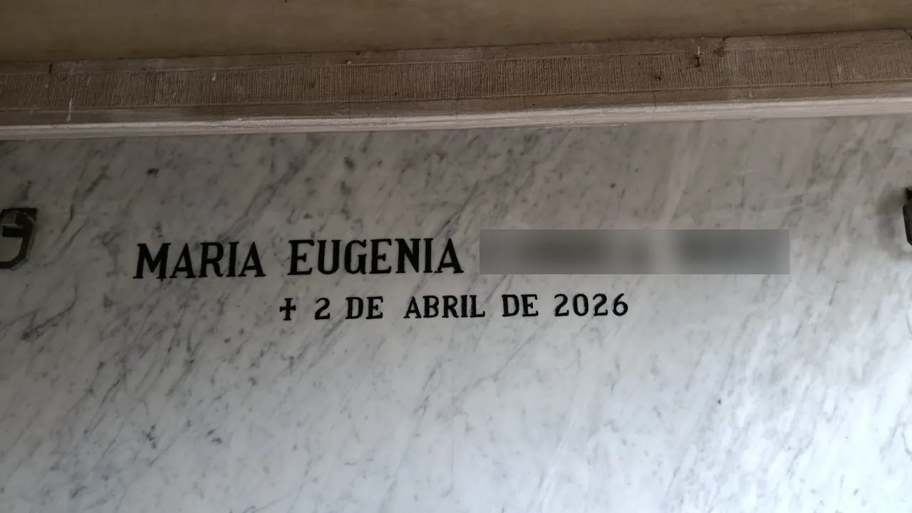 Lápida instalada en Cementerio General