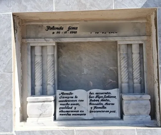 Lápida instalada en Cementerio General