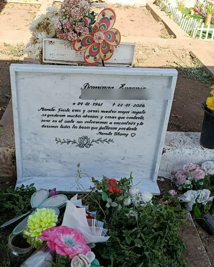 Lápida instalada en Cementerio General