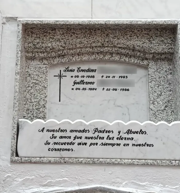 Lápida instalada en Cementerio General