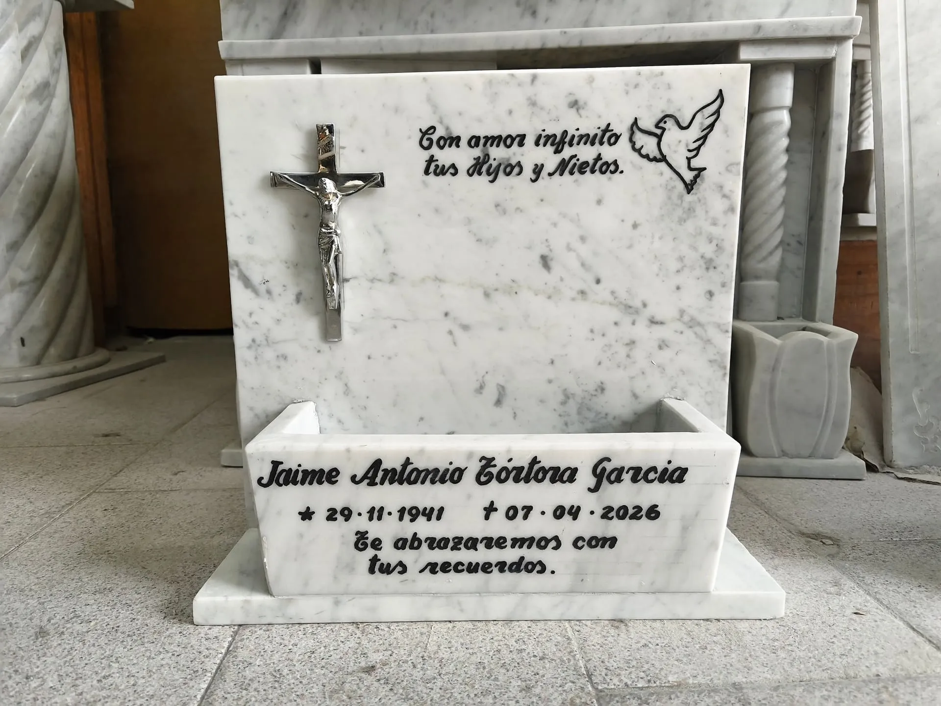 Trabajo en mármol realizado por Cat any — Lápidas