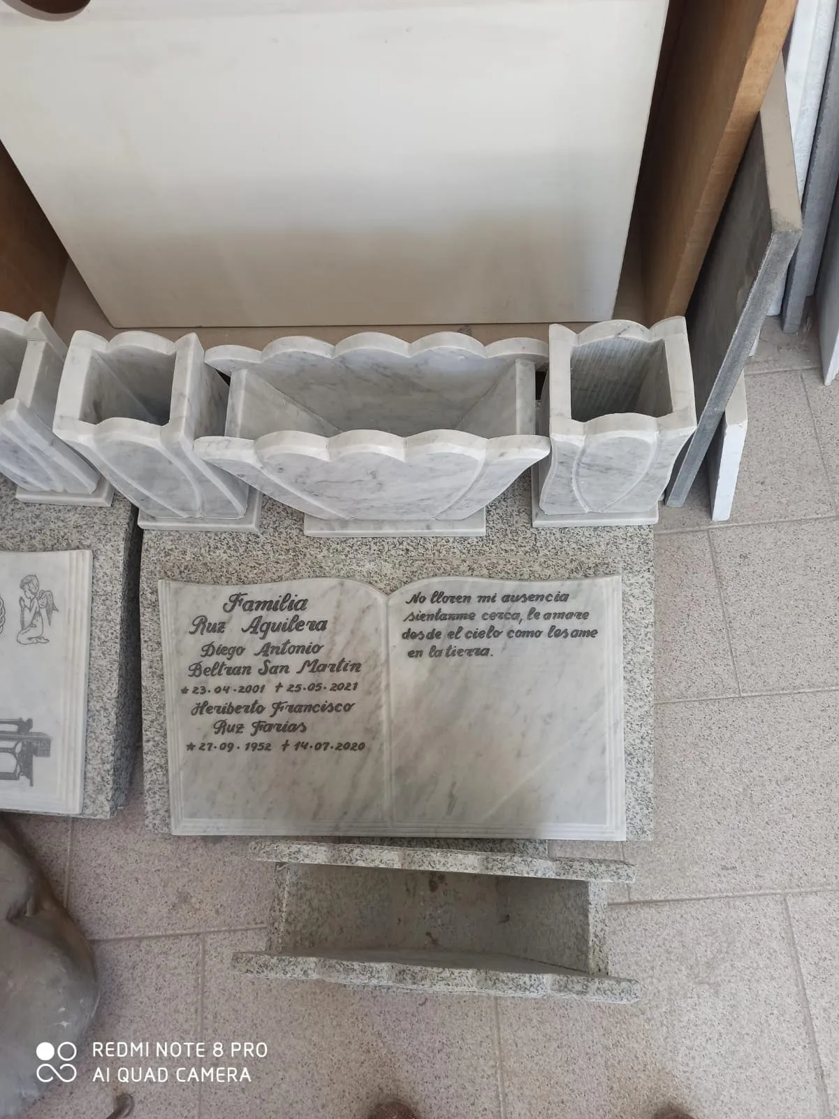 Trabajo en mármol realizado por Cat any — Lápidas de parque