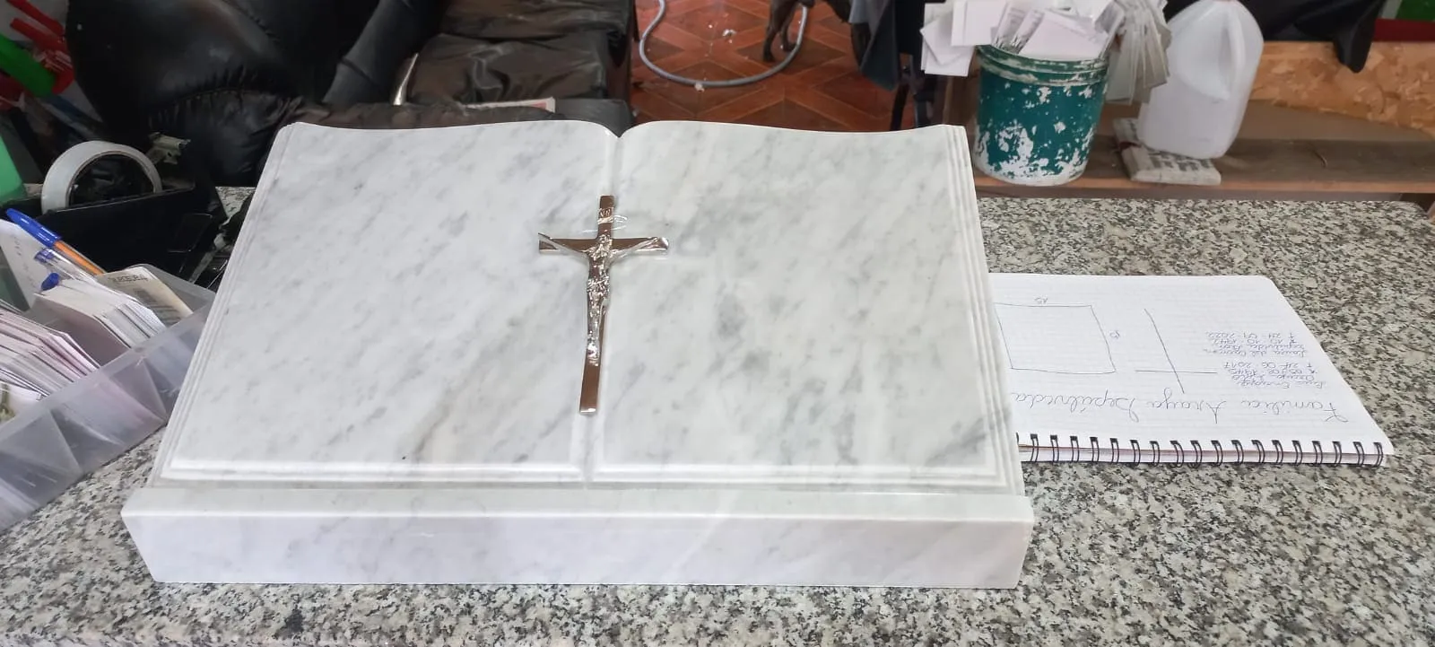 Trabajo en mármol realizado por Cat any — Lápidas de parque