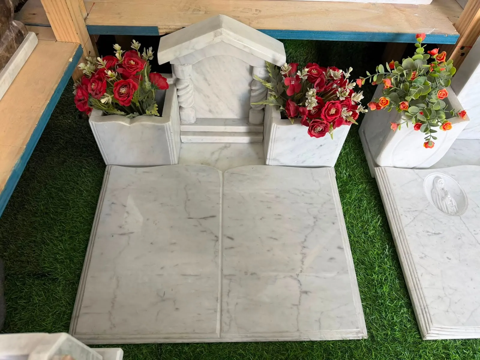 Trabajo en mármol realizado por Cat any — Lápidas de parque