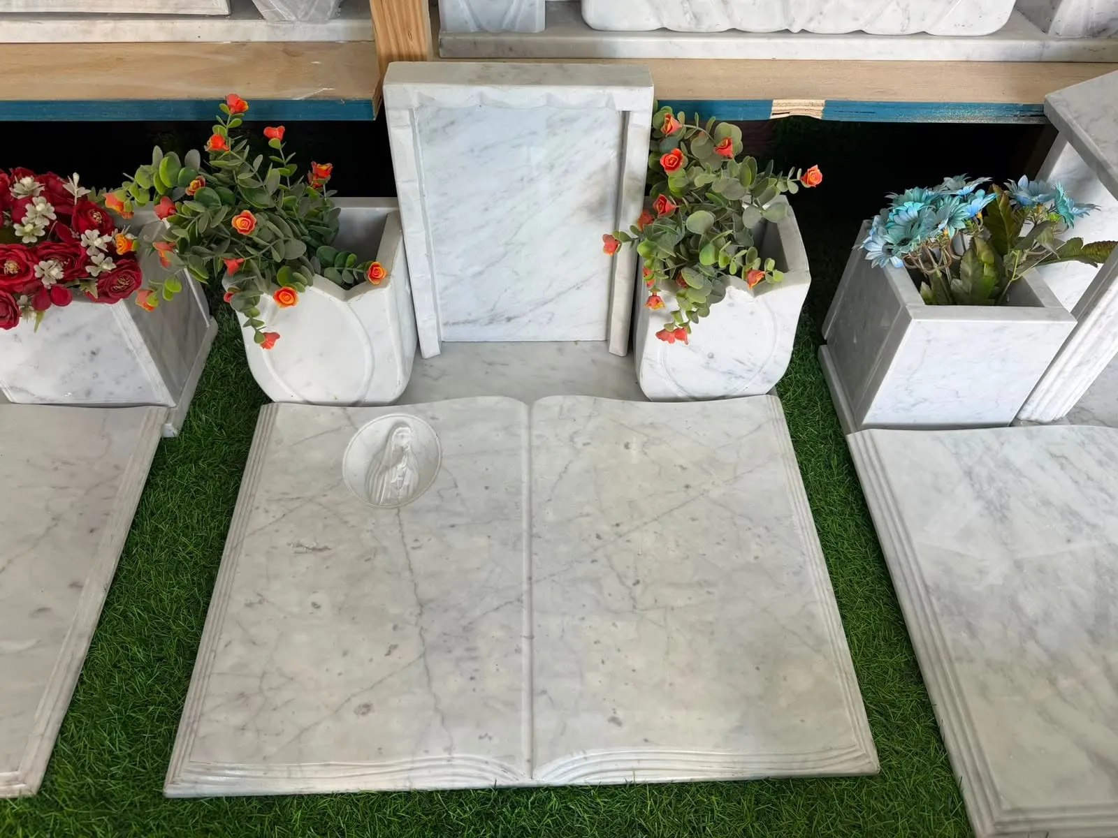 Trabajo en mármol realizado por Cat any — Lápidas de parque