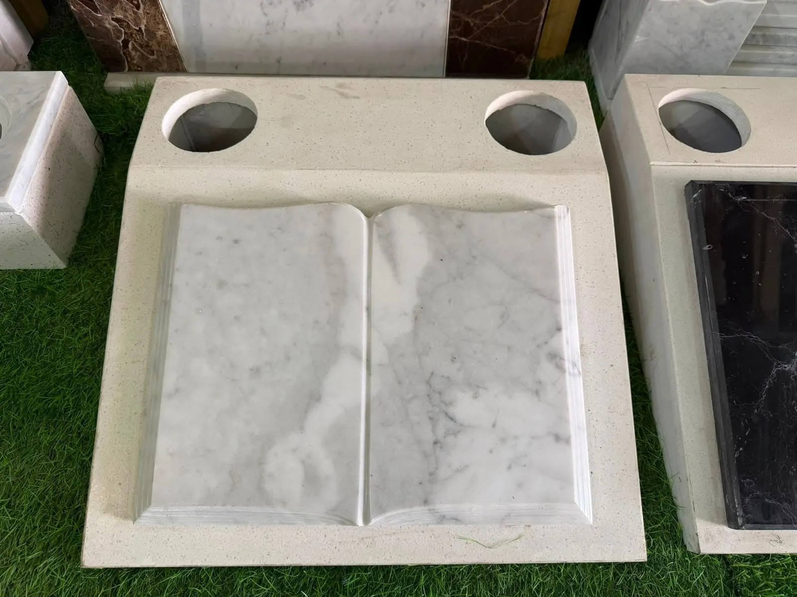 Trabajo en mármol realizado por Cat any — Lápidas de parque