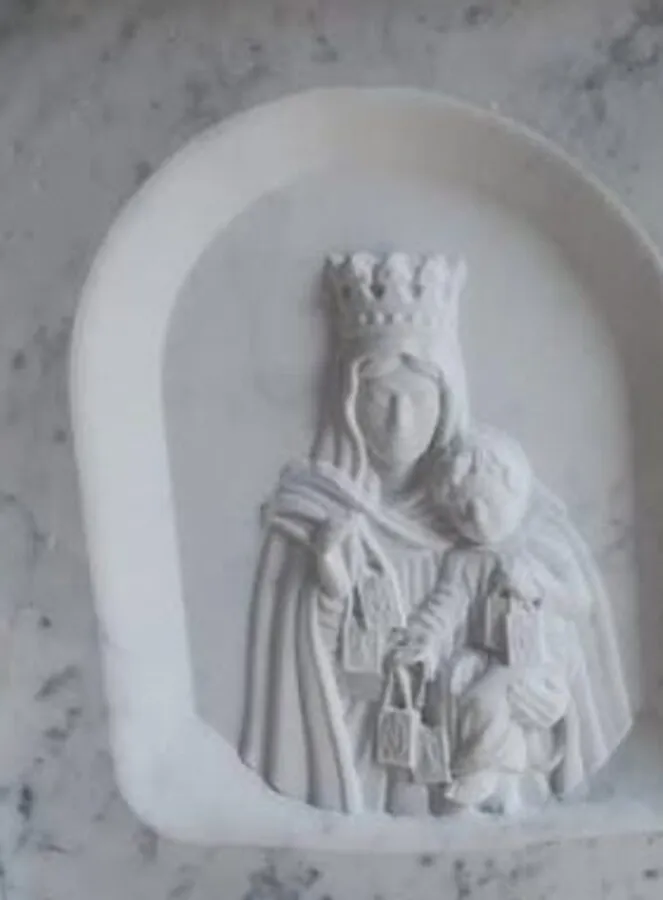 Tallado en mármol: Virgen del Carmen