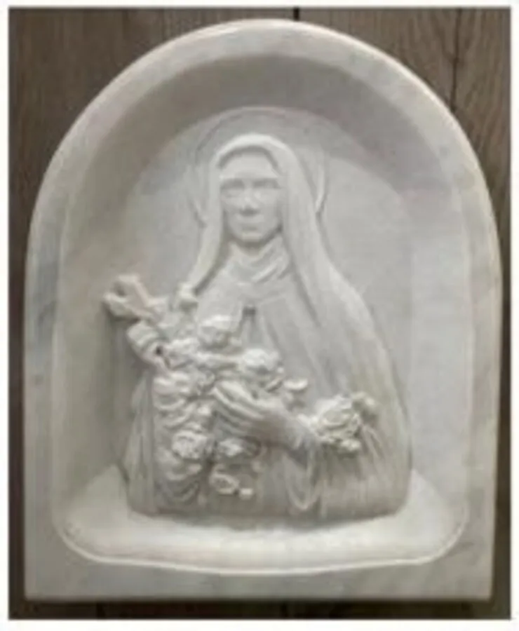 Tallado en mármol: Santa Teresita